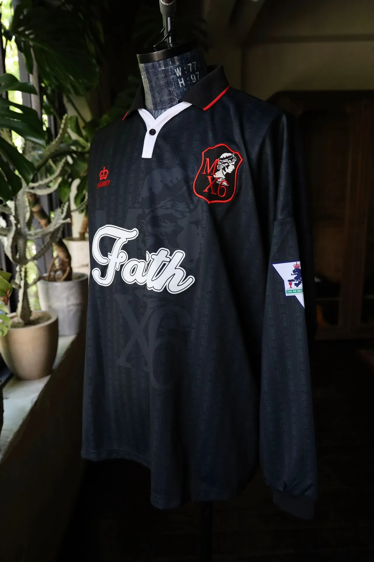 SAINT M×××××× SOCCER SHIRT 'FAITH'/BLK FAITH Football Long Sleeve Black S-XL This design has a lot of craftsmanship Digital fabric printing/front positioning printing laser cutting Offset printing + flocking printing + embossing Imported Behringer machine embroidery Flat machine collar + cuffs Genuine consistent main mark/wash mark/cherub mark